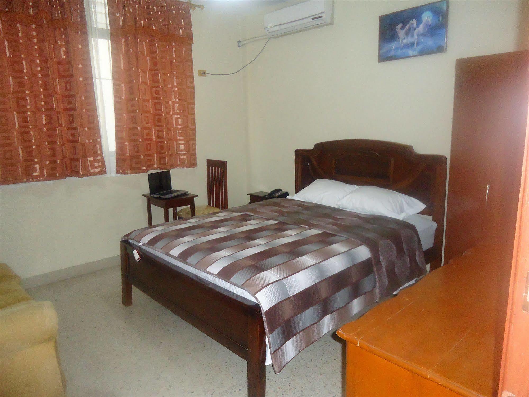 Hostal Perla Real Inn Guayaquil Exterior foto