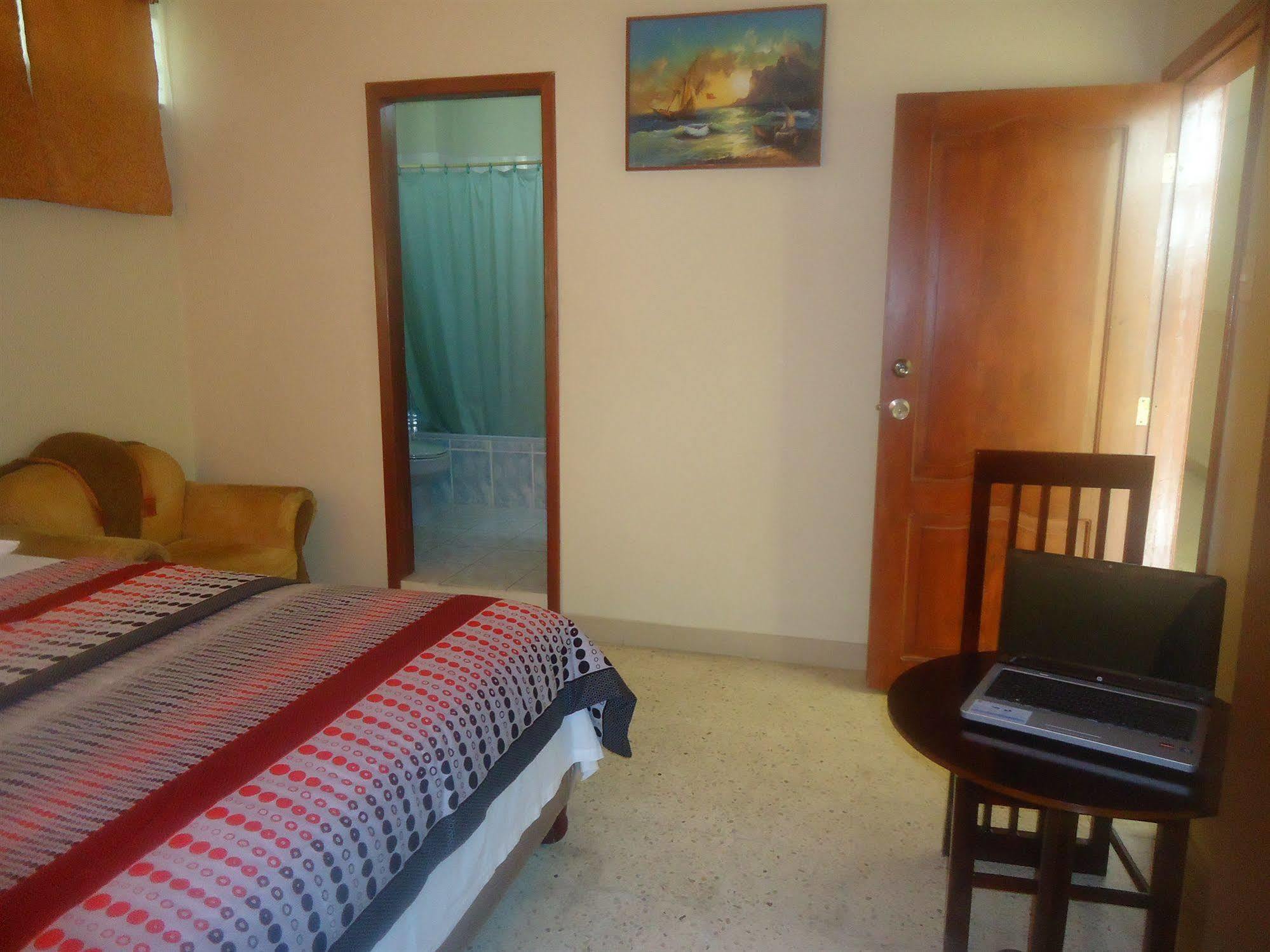 Hostal Perla Real Inn Guayaquil Exterior foto