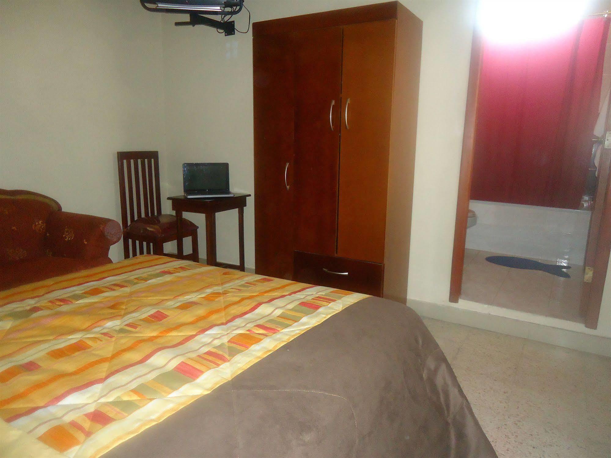 Hostal Perla Real Inn Guayaquil Exterior foto