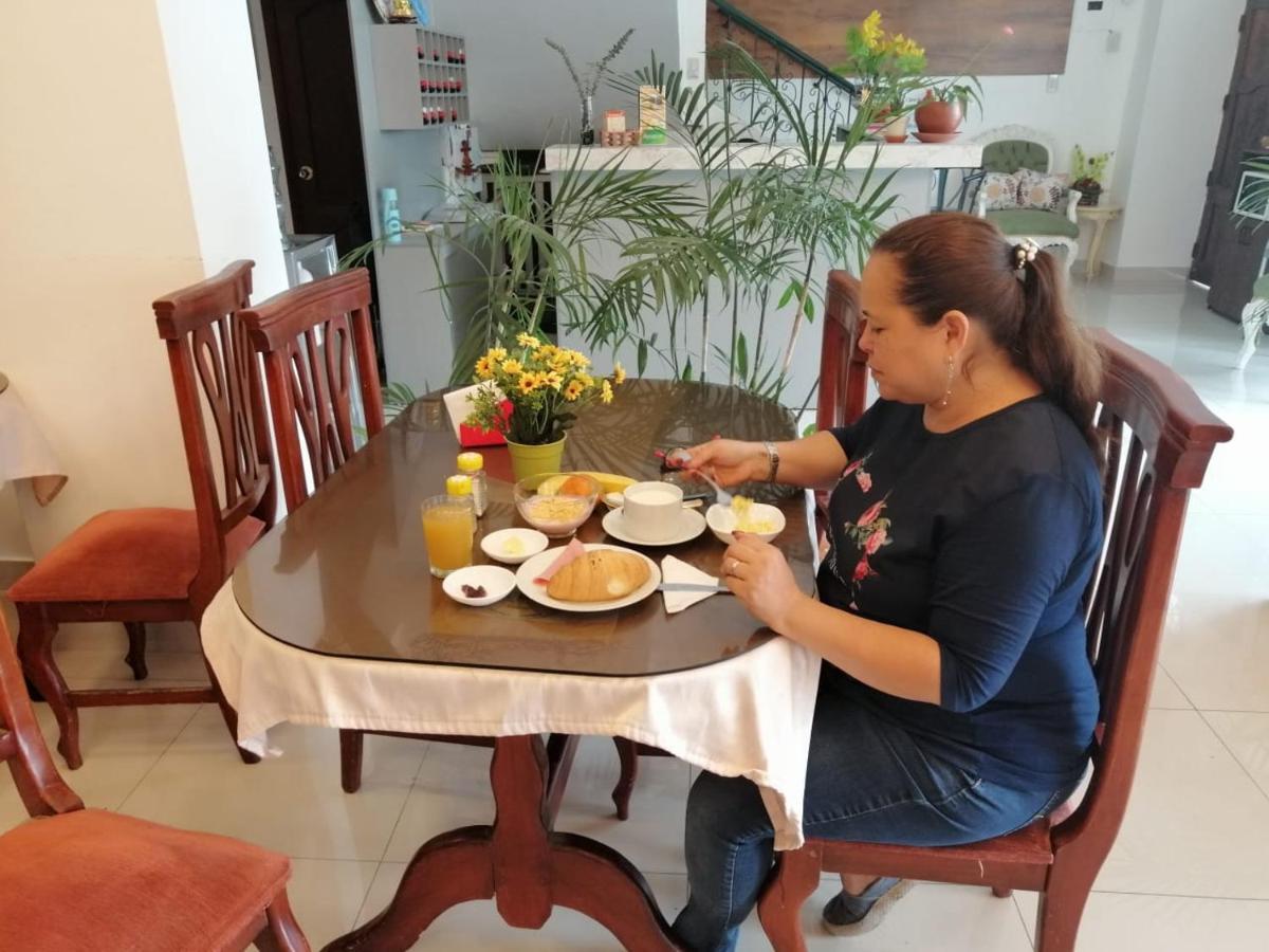 Hostal Perla Real Inn Guayaquil Exterior foto